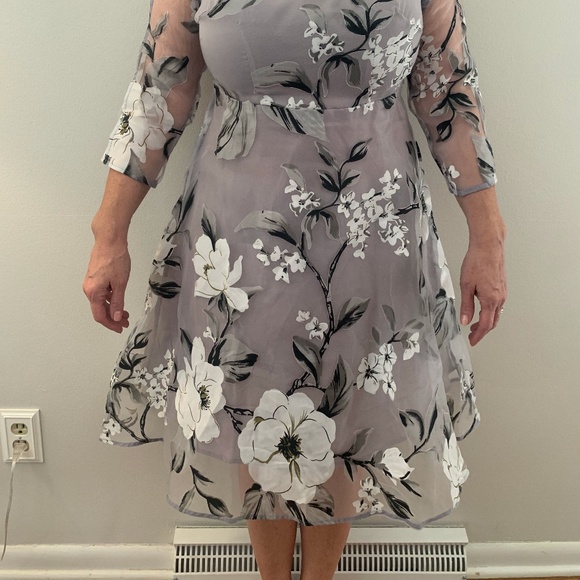 H ❤️X Huixiang grey flower dress-size L - Picture 3 of 3
